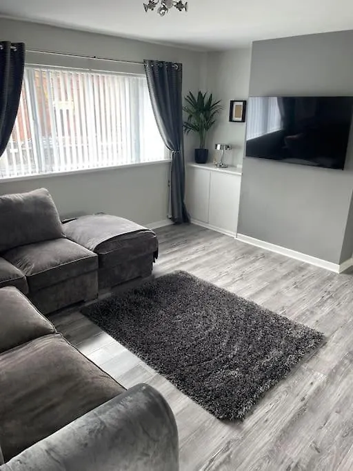 Fantastic Full 3 Bedroom Modern Apartment Belfast 0*,