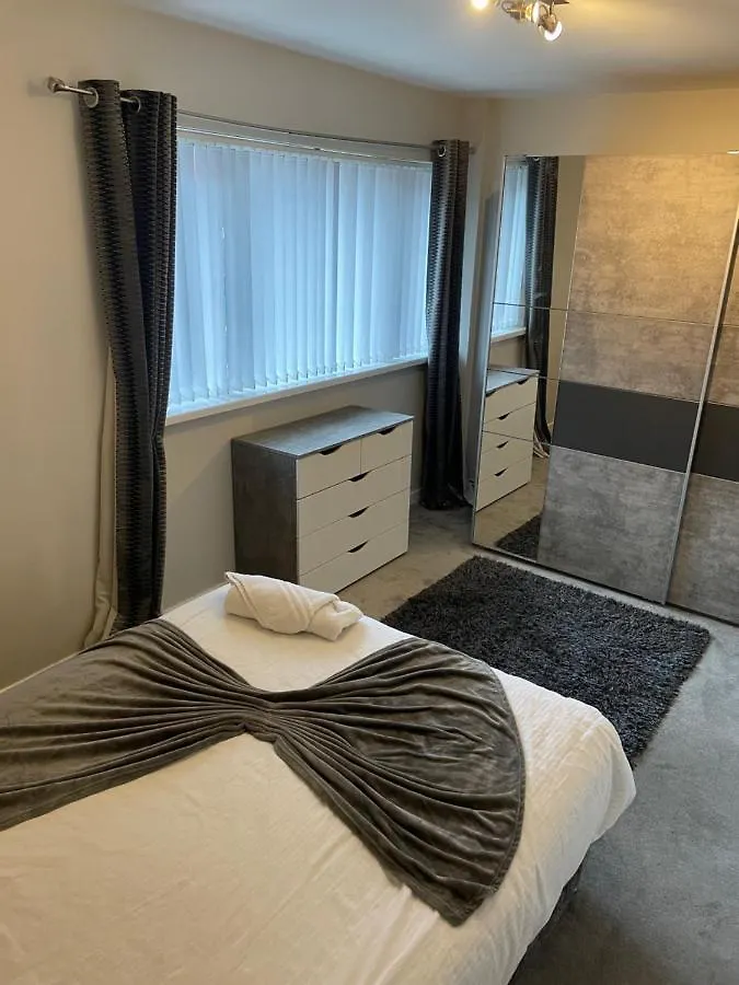 Fantastic Full 3 Bedroom Modern Apartment Belfast