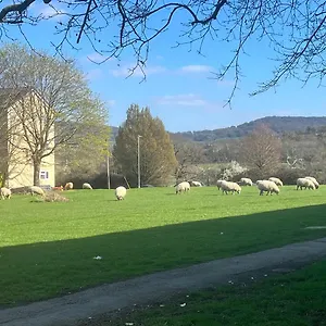 https://floss-cottage.cardiffhotelswales.com