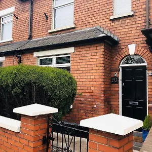 Cosy Two Bed Terraced House 7min Drive From Belfast