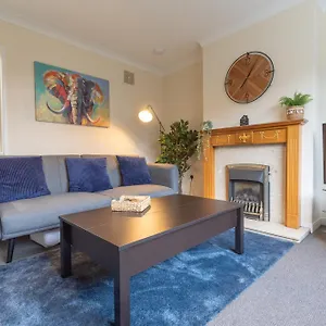 https://zsk-stays-whole-house-with-large-garden-lovely-area.yorkshirehotels.net