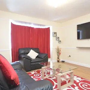 https://four-bedroom-townhouse-12-minutes-walk-to-excel.cambridgehotelsuk.com
