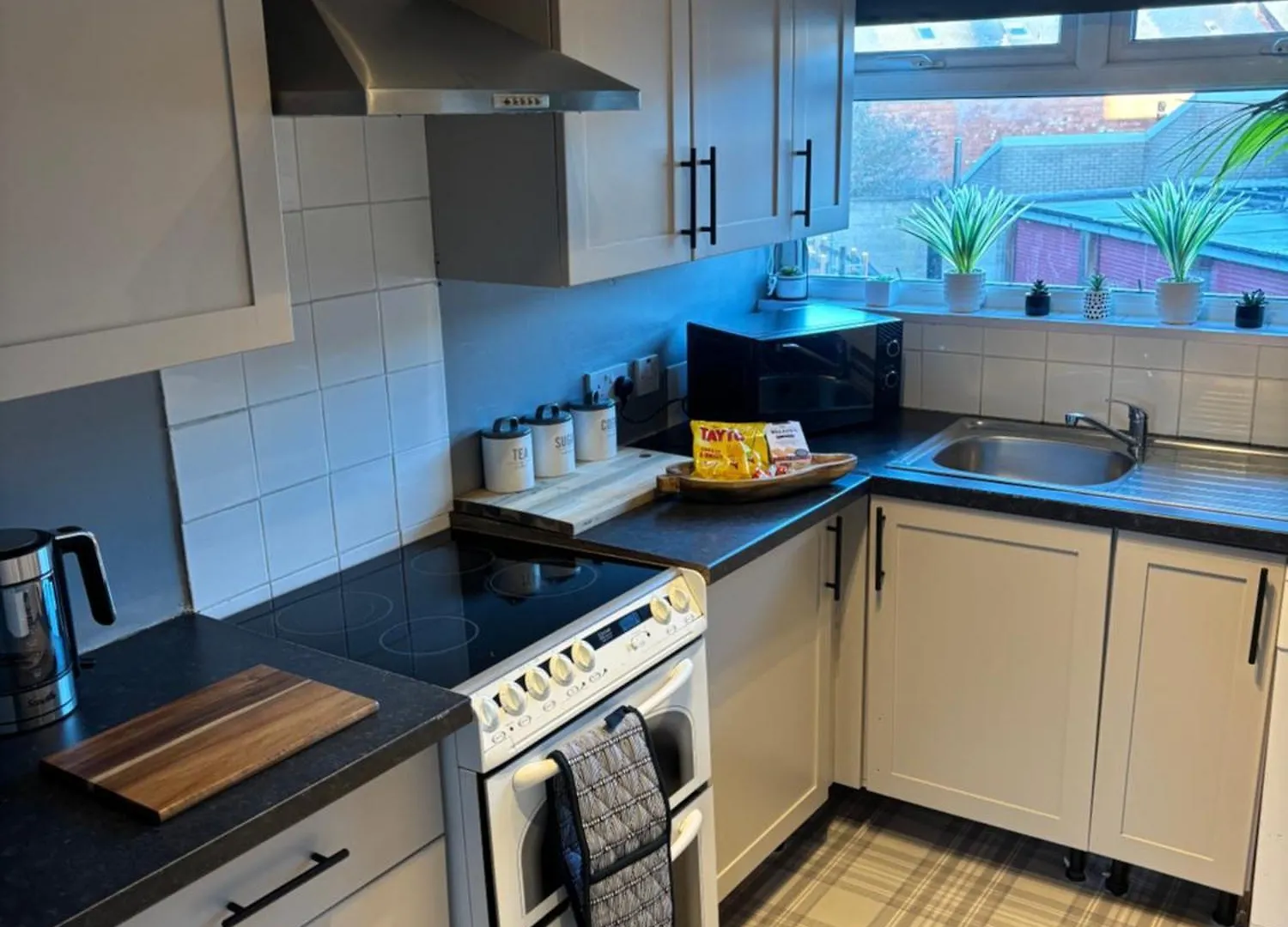 Fantastic Full 3 Bedroom Modern Apartment Belfast